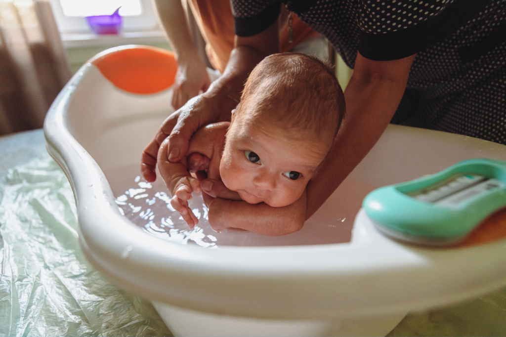 Como Escolher a Melhor Banheira para o Seu Recém-nascido: Dicas Essenciais para Pais